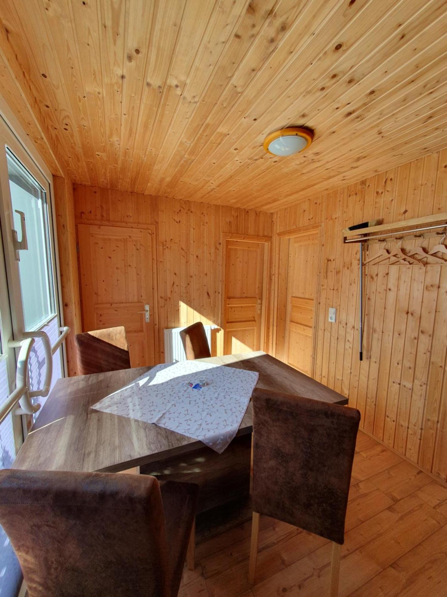 Ferienhaeuser & Bungalows - Naturcamp Meyersgrund Im Thueringer Wald 일메나우 객실 사진