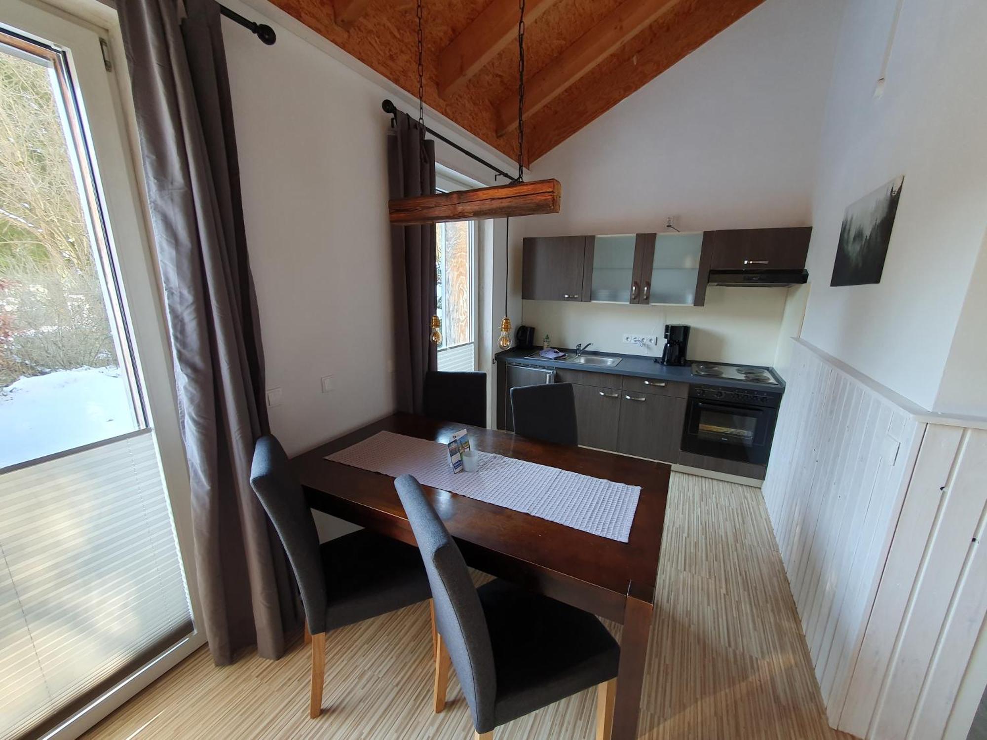 Ferienhaeuser & Bungalows - Naturcamp Meyersgrund Im Thueringer Wald 일메나우 객실 사진